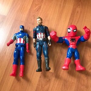 Bundle of three action figures or super heroes